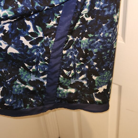 EUC Gap Blue Green Printed Sleeveless Silky Tank size 2XL Lightweight Flowy - Picture 4 of 4